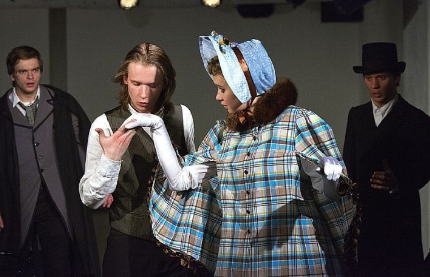 Чужая жена и муж под кроватью