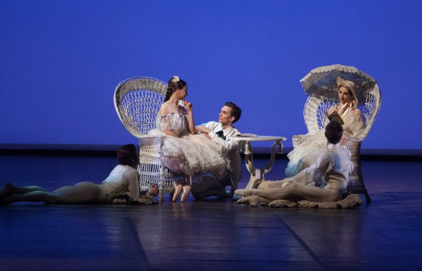 Дама с камелиями