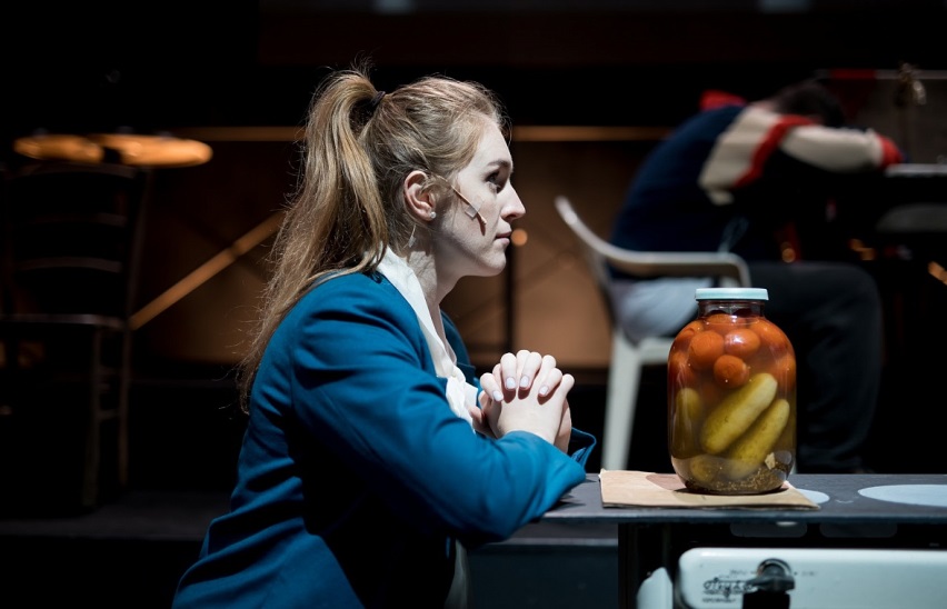 Девочка Надя, чего тебе надо?