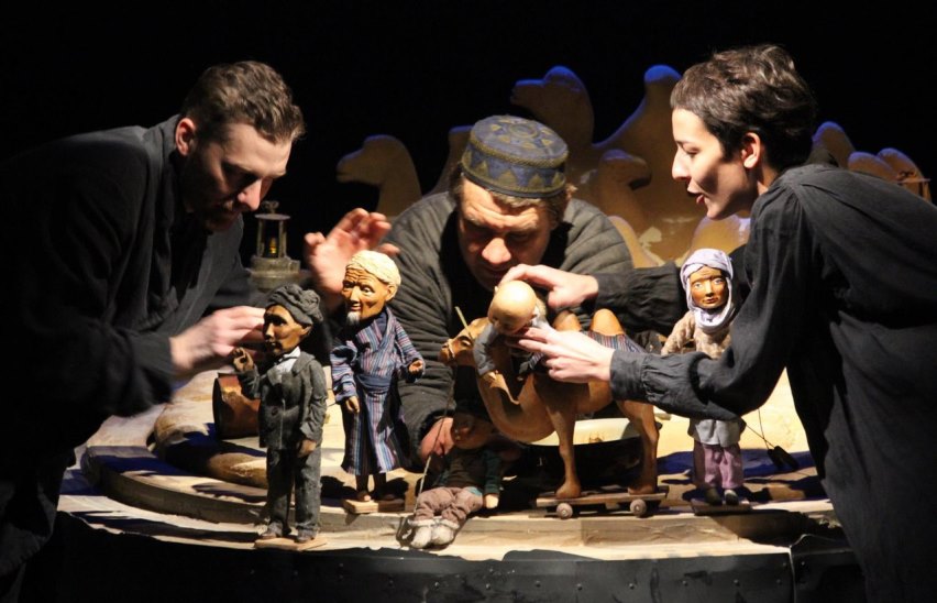 И дольше века длится день