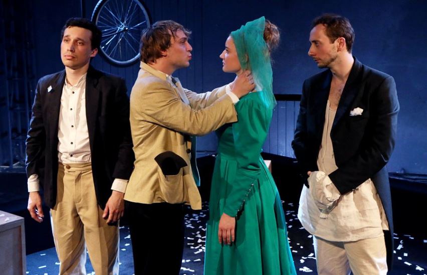 Игры на крыше старой мельницы