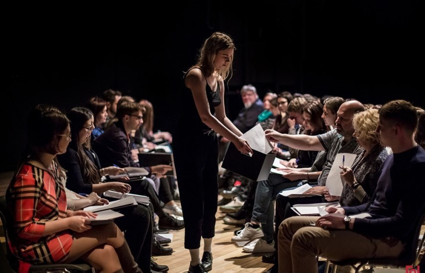 Questioning / Кто ты?