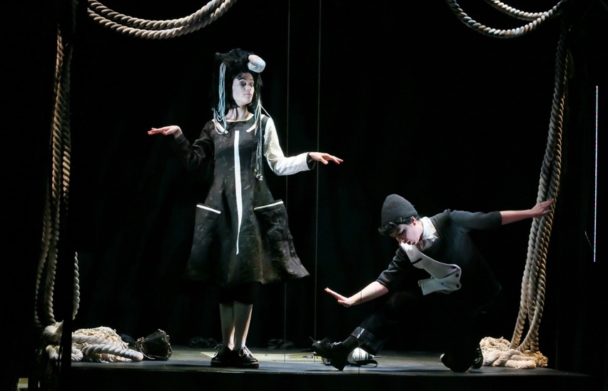 Лес, ведьма и горящий шкаф