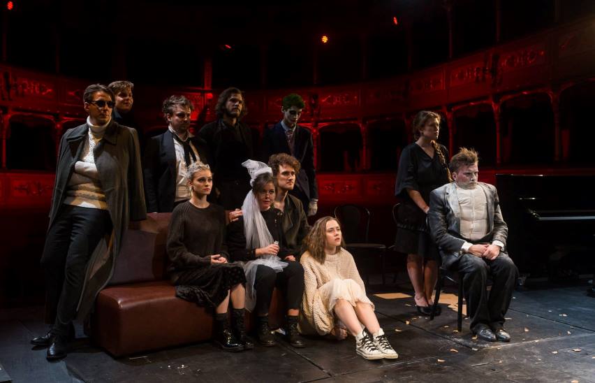 По-Чехову. Три сестры