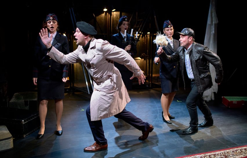 Русская тетрадь, или Приходите в понедельник