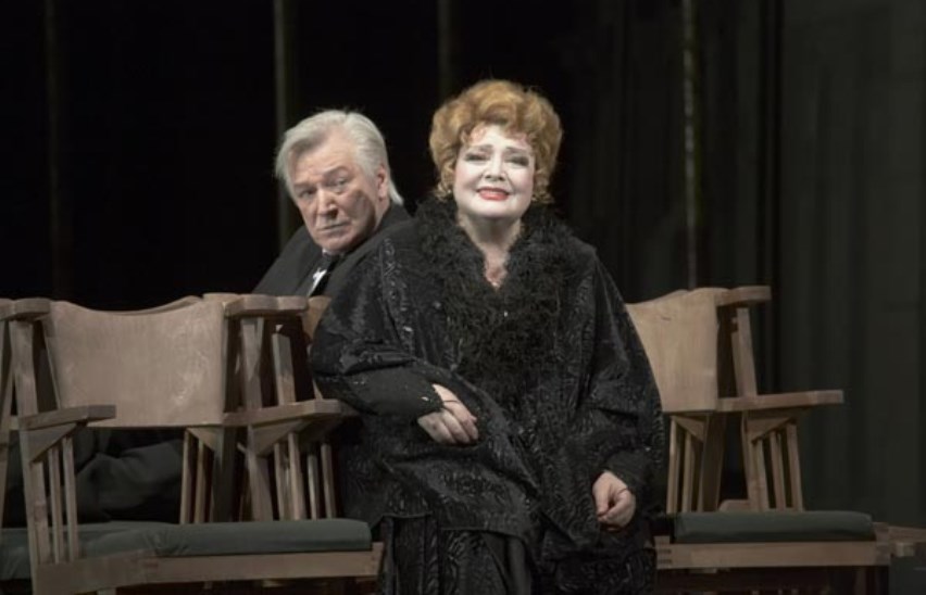 Старая актриса на роль жены Достоевского