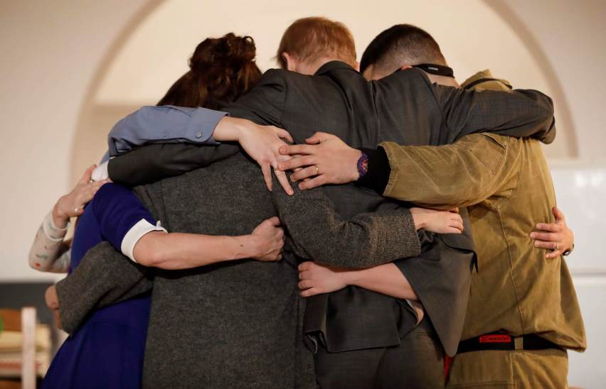 …свет повсюду гаснет, но виден его след