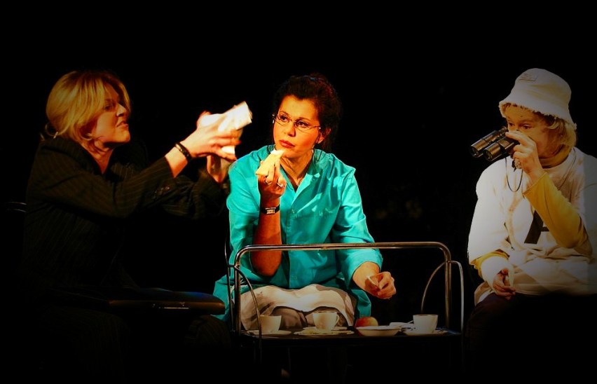 Три высокие женщины