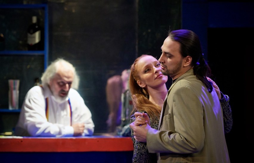 У перекрестка