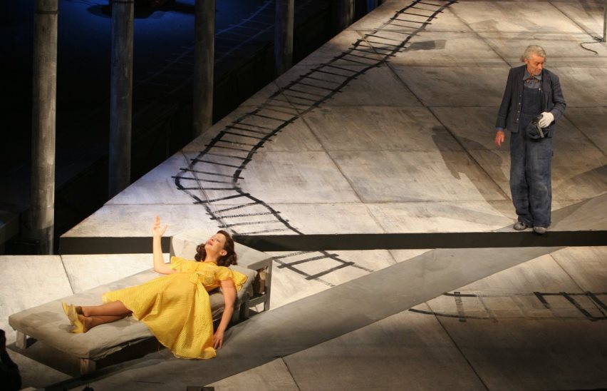 В пространстве Теннесси У.