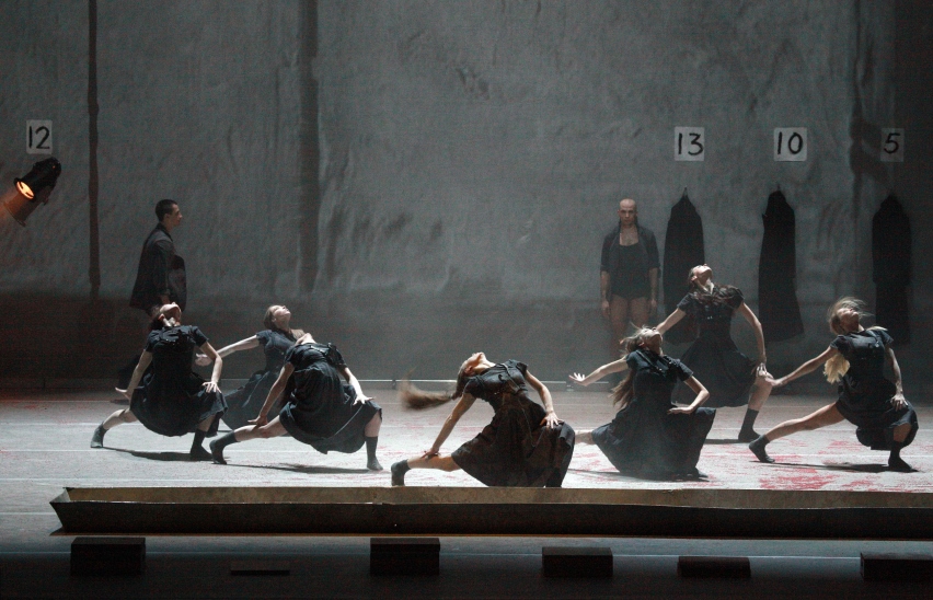 Весна священная, Квартира