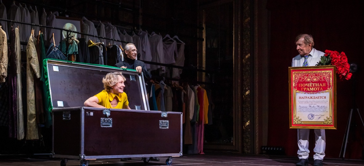 Задняя часть слона