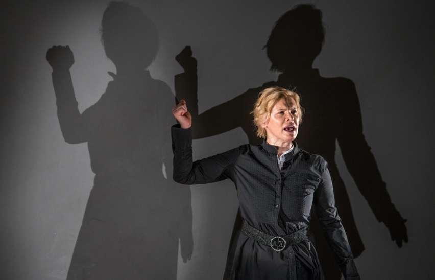 Злой спектакль